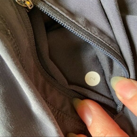 Lululemon Tracker Short II *2-way Stretch size 2 - Picture 6 of 10